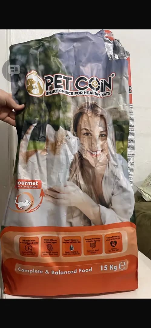  ‏أكل للقطة 