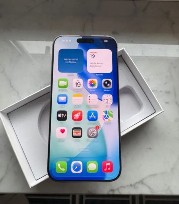 iphone 16 pro  - 1